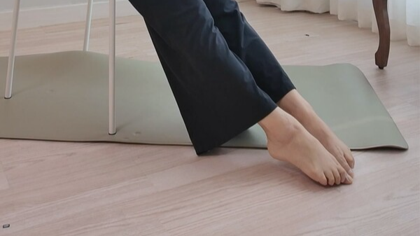 자다 깨서 비명 지르는 '다리 쥐', 예방 스트레칭 < 건강·운동 < 라이프스타일 < 기사본문 - 쉐어하우스